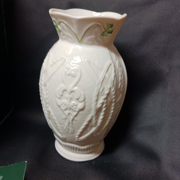 Belleek Durham Vase Hand Crafted Ireland Parian China - Picture 14 of 16
